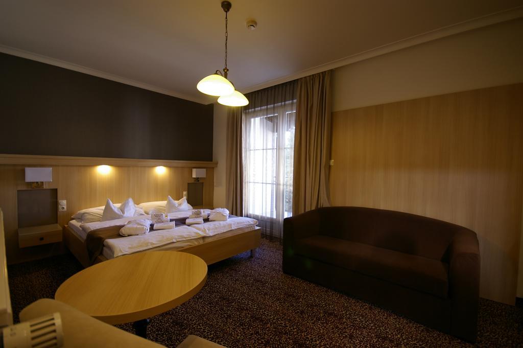 Xavin Wellness Hotel & Restaurant Harkany Room photo