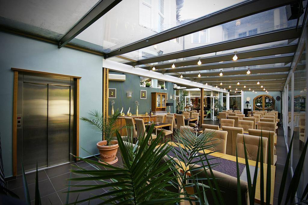 Xavin Wellness Hotel & Restaurant Harkany Exterior photo