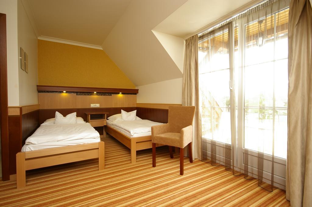 Xavin Wellness Hotel & Restaurant Harkany Room photo